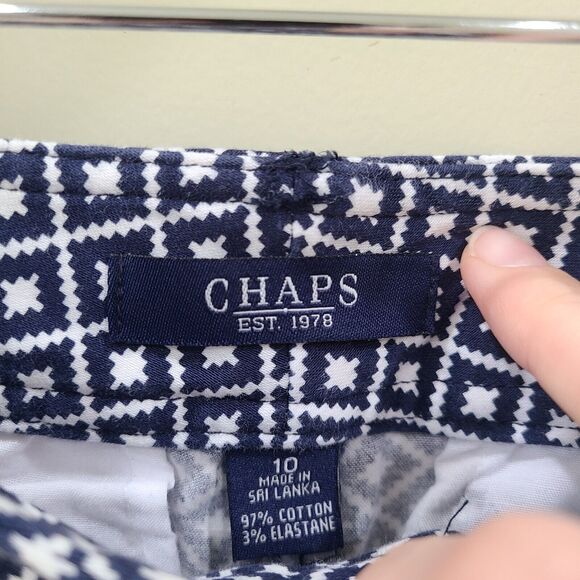 Chaps Womens Geometric Bermuda Short Size 10 Blue White Summer Nautical - Picture 3 of 8